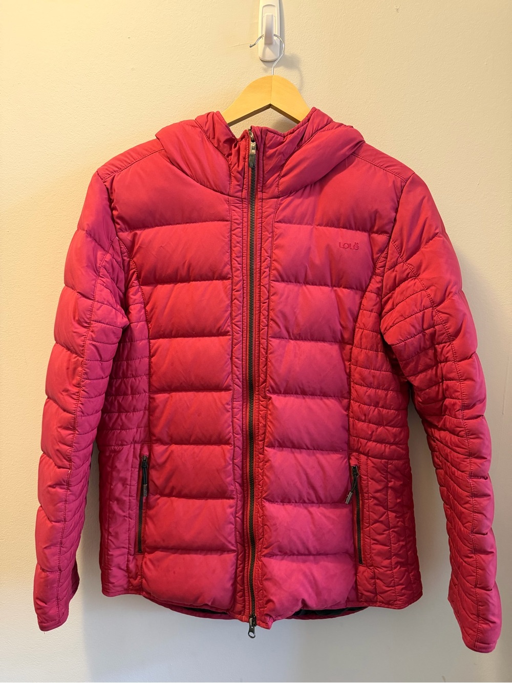 Lole Womenโs Hooded Puffer Jacket - Raspberry